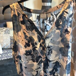 Kenar Tops | Kenar Floral Sleeveless Top
⁩